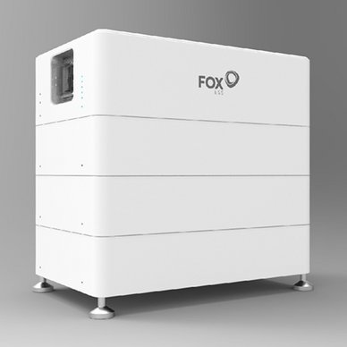 Das Gerät hat eine glatte, weiße Oberfläche und steht auf stabilen Füßen, ideal für den Einsatz in modernen Haushalten.